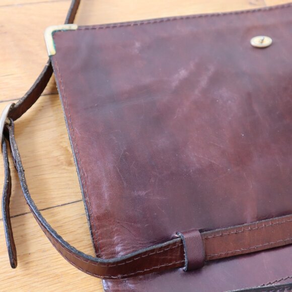 Vintage Brown Leather Shoulder Bag with Brass Details - Picture 14 of 16